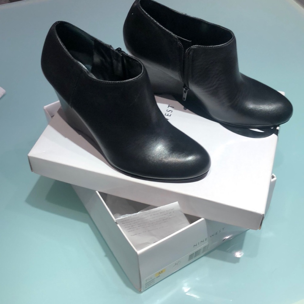 Nine West black ankle booties 7.5 NWT never worn